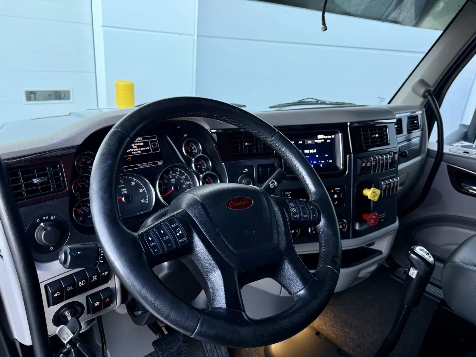 2021 Peterbilt 567 - image 15