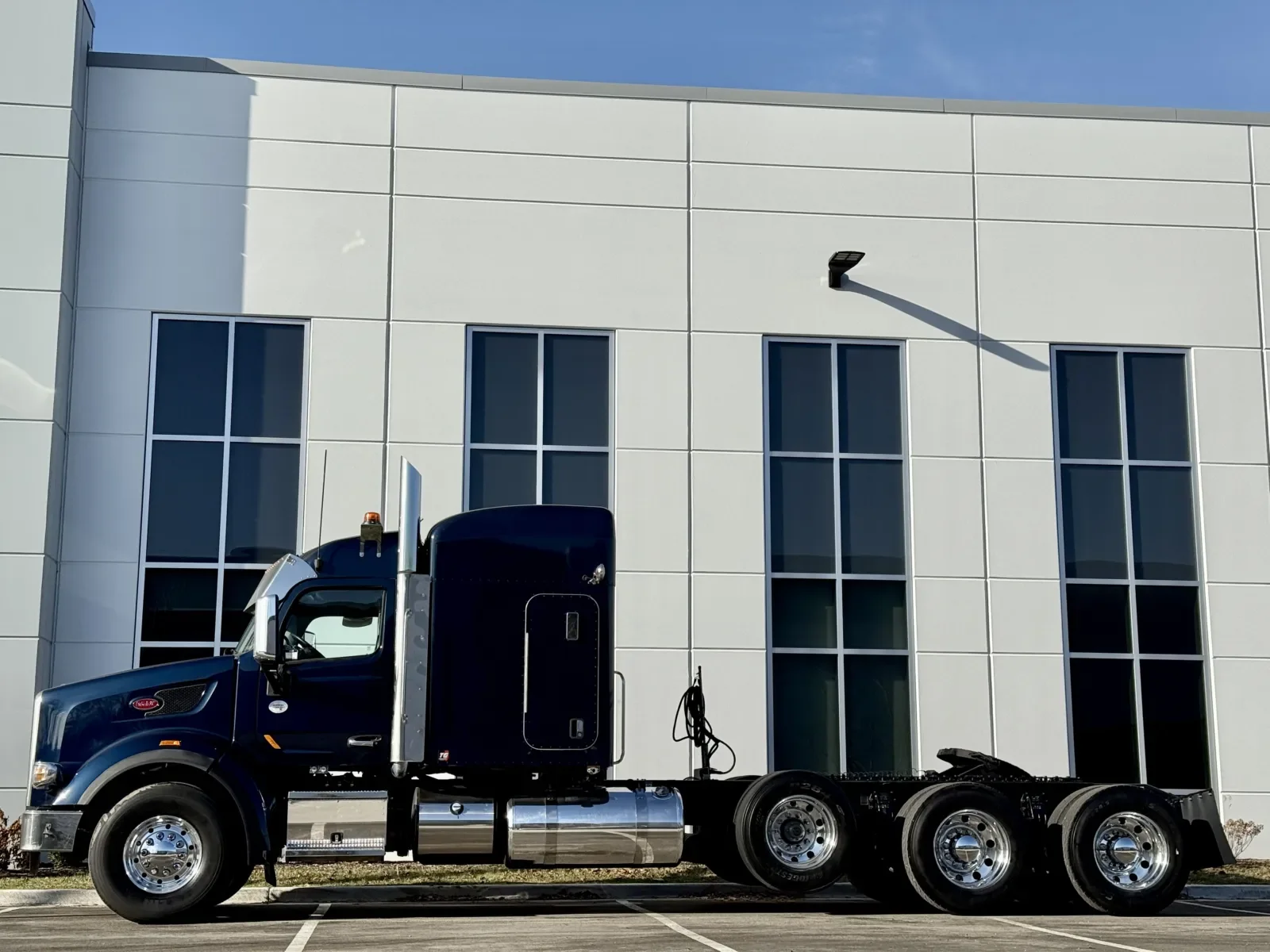 2021 Peterbilt 567 - image 4