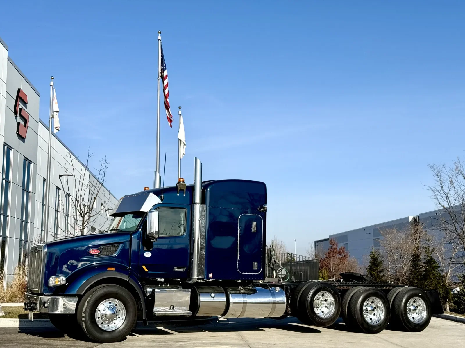 2021 Peterbilt 567 in New Lenox, IL