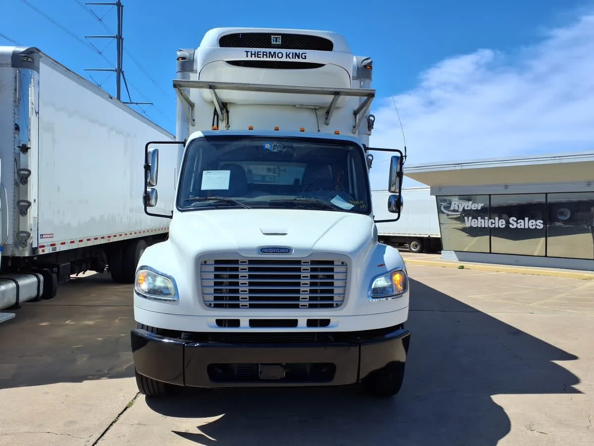 2020 Freightliner M2 106 in Dallas, TX — photo 2