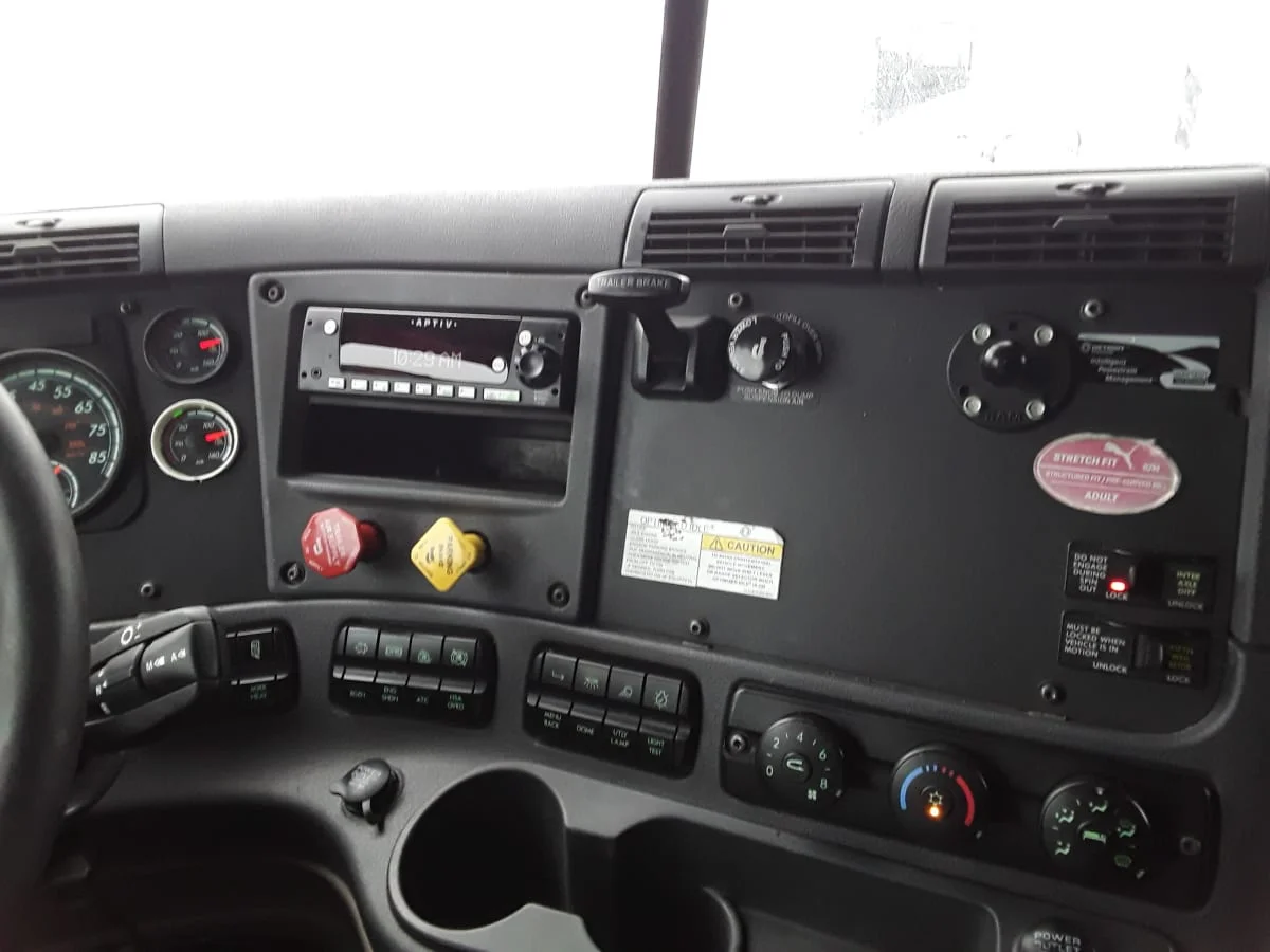 2019 Freightliner Cascadia in Salisbury, MA — photo 11