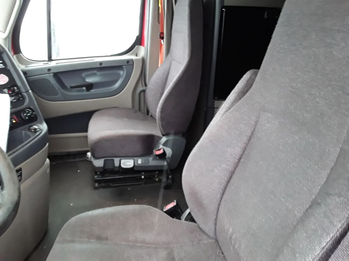 2019 Freightliner Cascadia in Salisbury, MA — photo 7