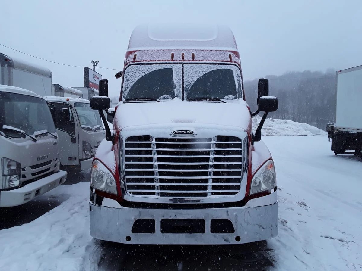 2019 Freightliner Cascadia in Salisbury, MA — photo 2