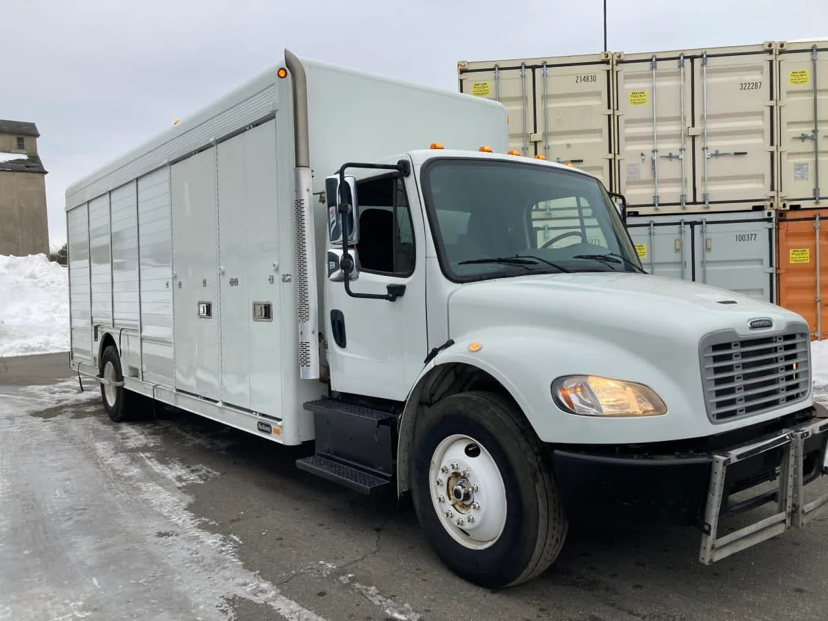 2014 Freightliner M2 106 - image 3