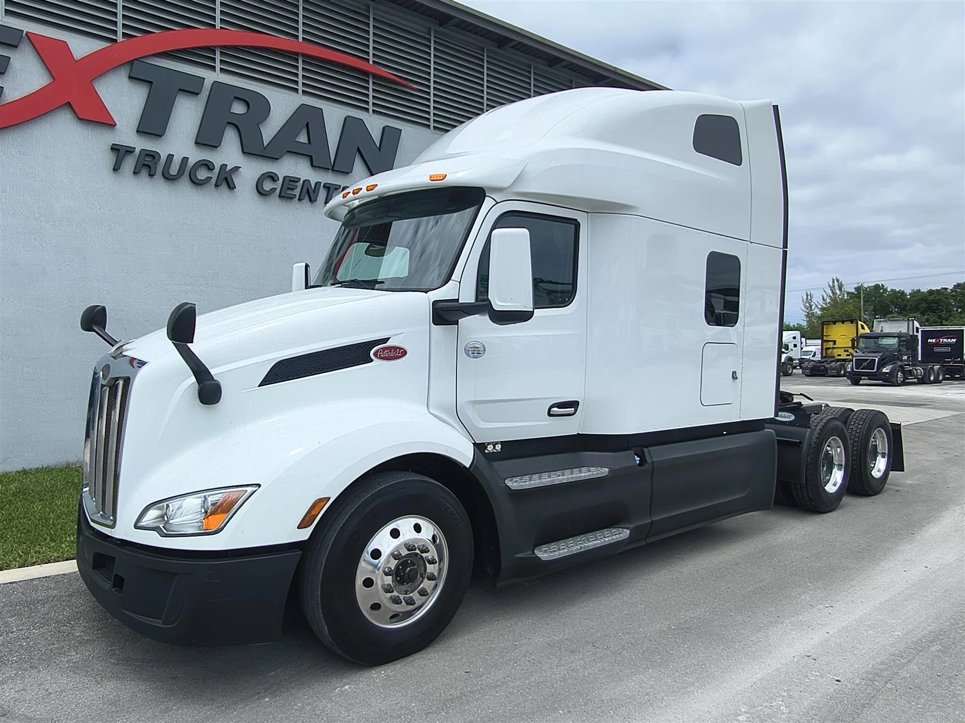 2022 Peterbilt 579 in Fort Lauderdale, FL