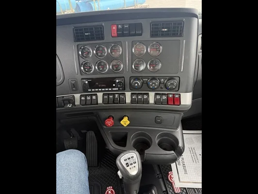 2026 Kenworth T880 in Van Buren, AR — photo 11