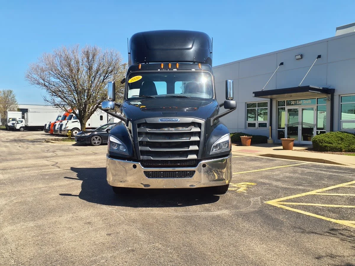 2020 Freightliner Cascadia in Bolingbrook, IL — photo 2
