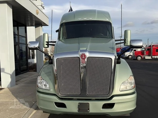 2021 Kenworth T680 - image 3