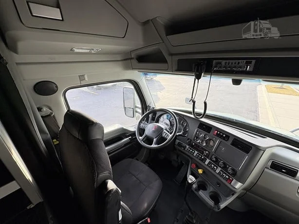 2021 Kenworth T680 - image 10