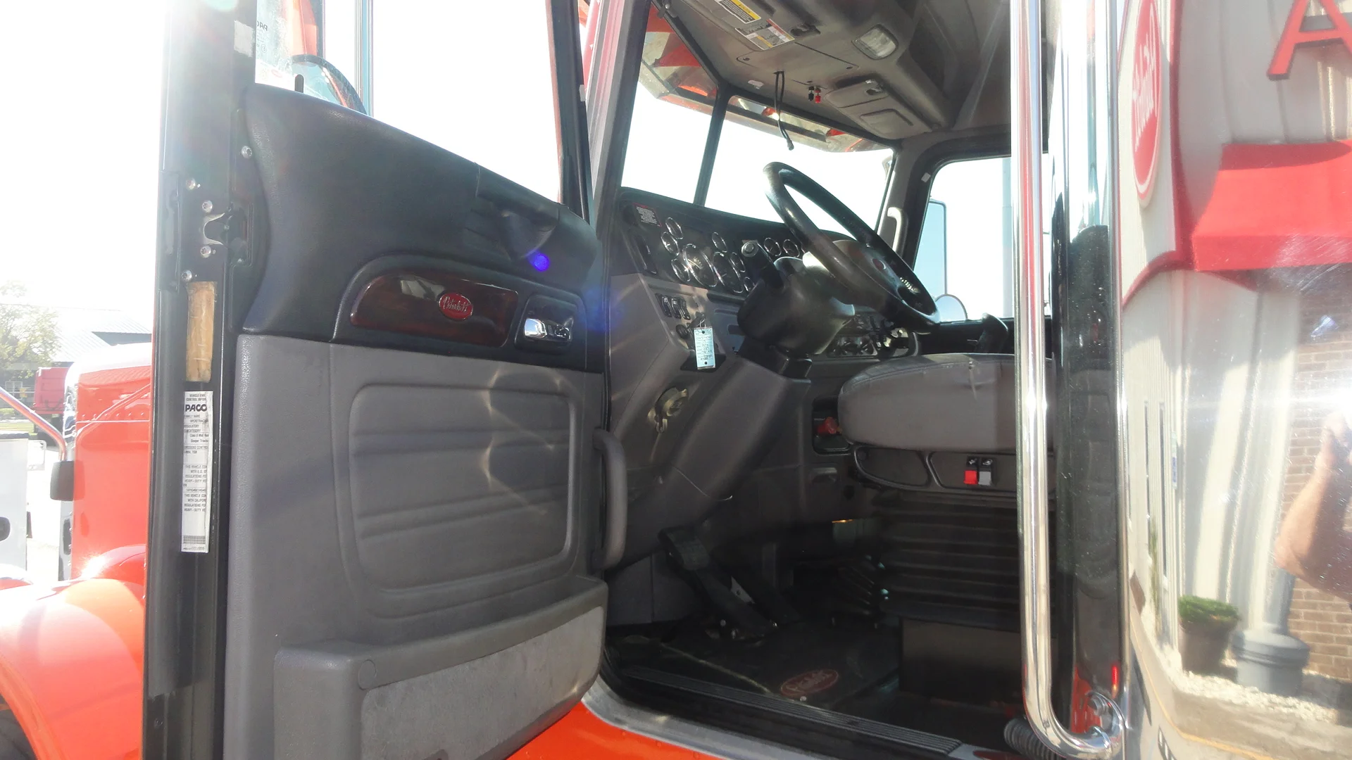 2017 Peterbilt 389 in O'fallon, MO — photo 6