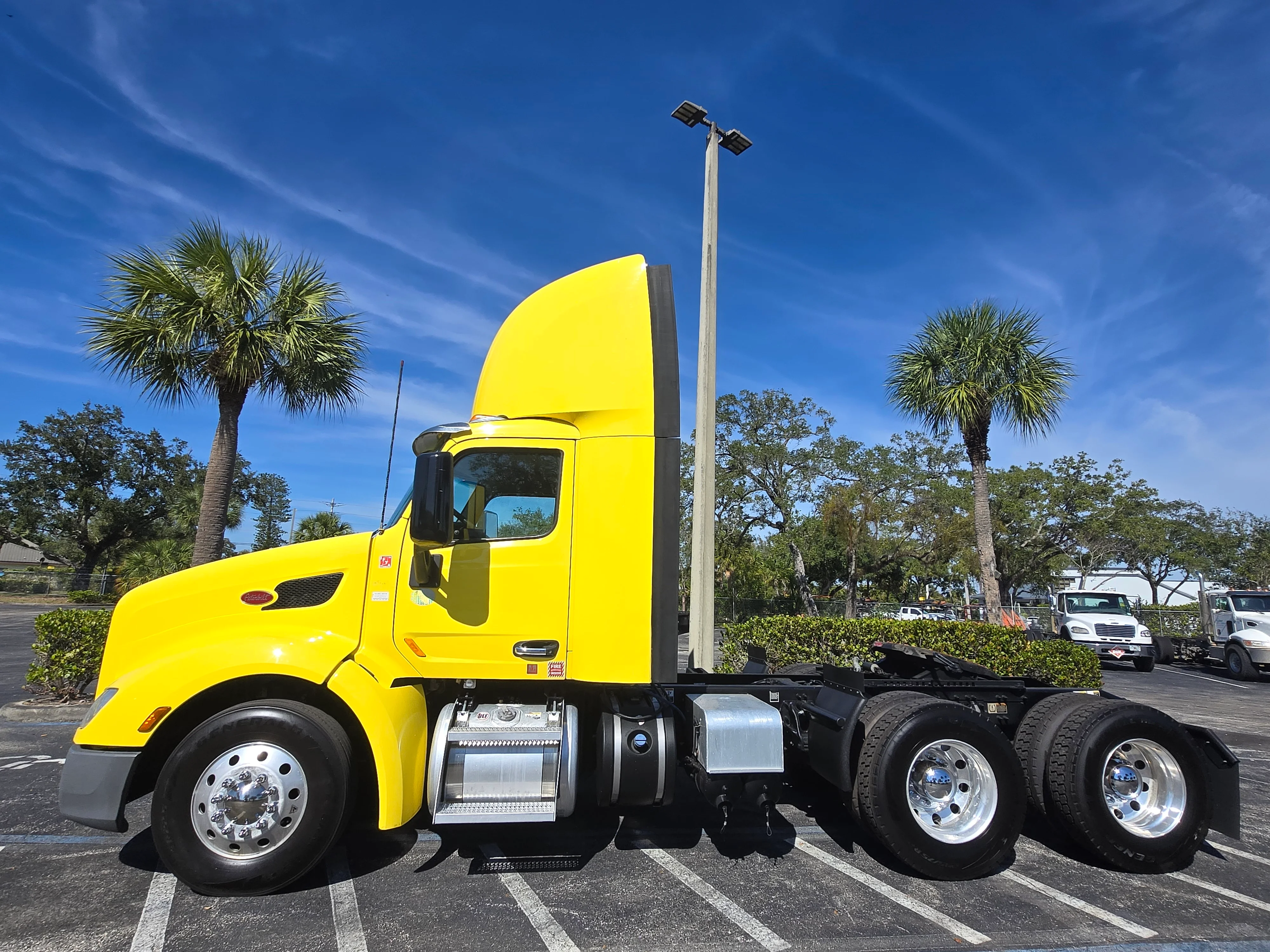 2021 Peterbilt 579 in Fort Myers, FL — photo 3