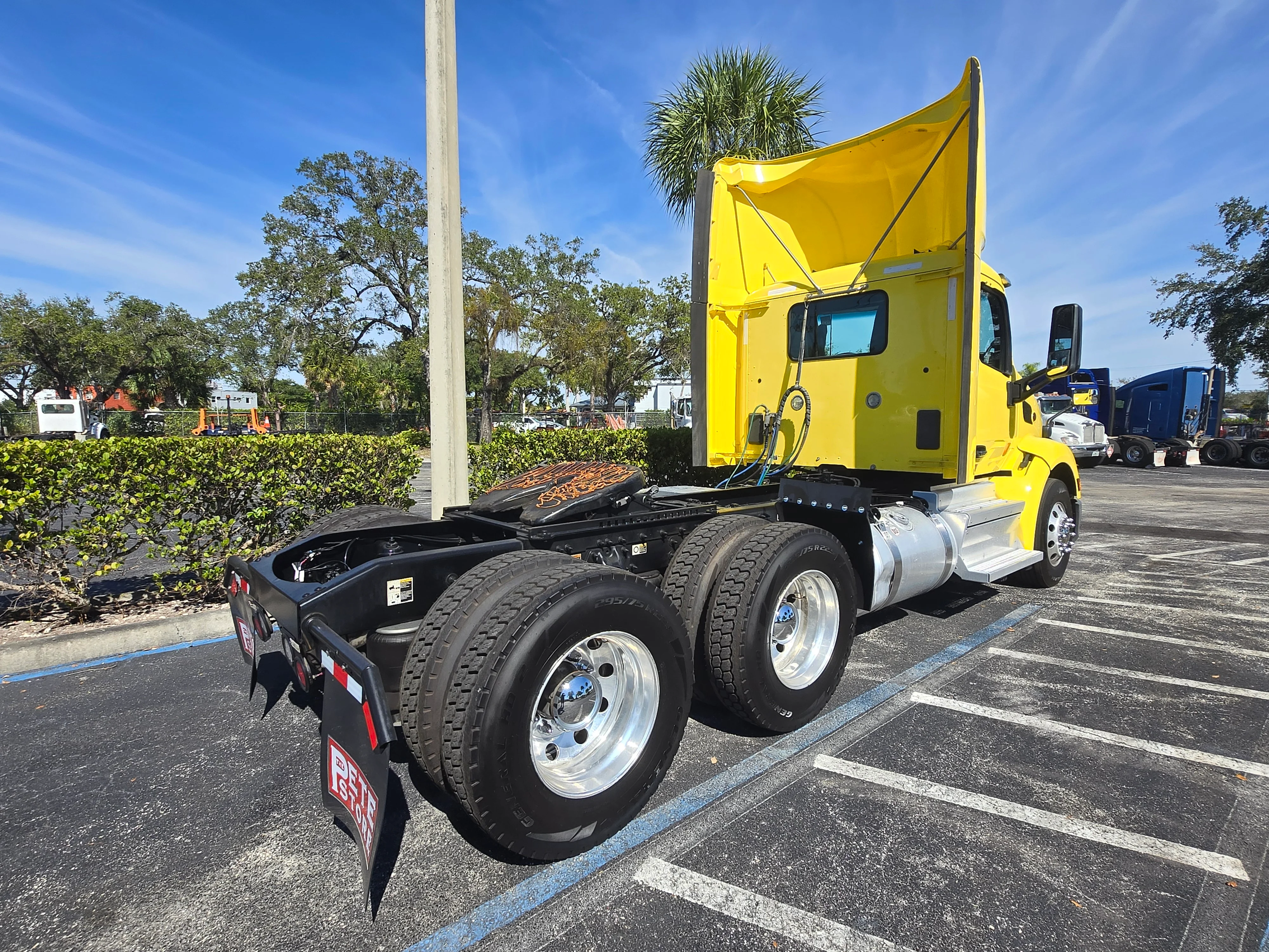 2021 Peterbilt 579 in Fort Myers, FL — photo 8