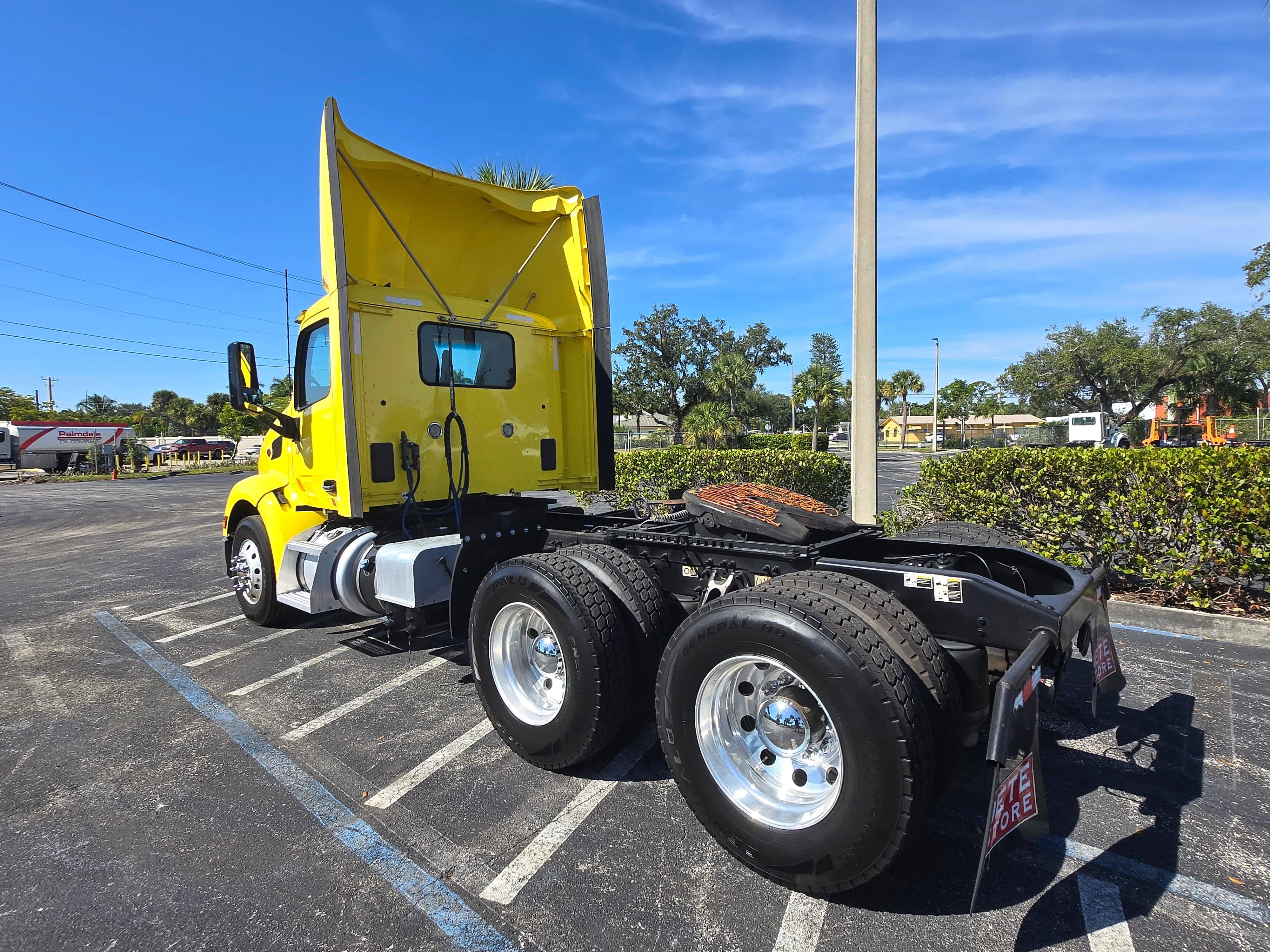 2021 Peterbilt 579 in Fort Myers, FL — photo 9