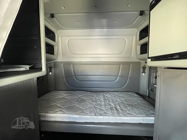 2023 Peterbilt 389 - image 20