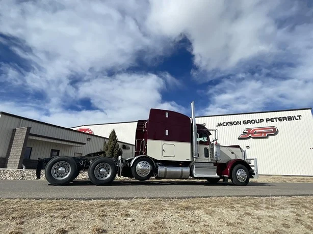 2023 Peterbilt 389 - image 8