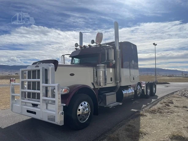 2023 Peterbilt 389 - image 3