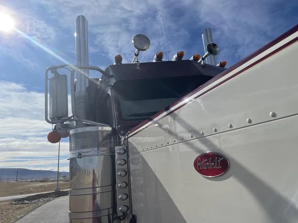 2023 Peterbilt 389 - image 11