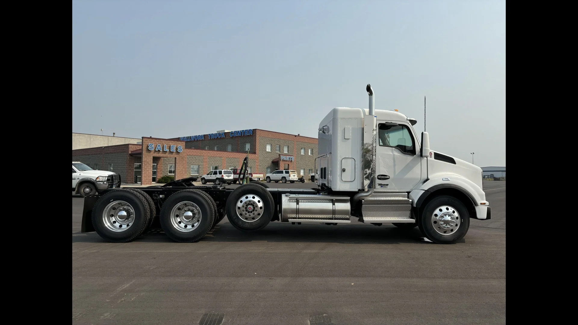 2025 Kenworth T880 - image 6