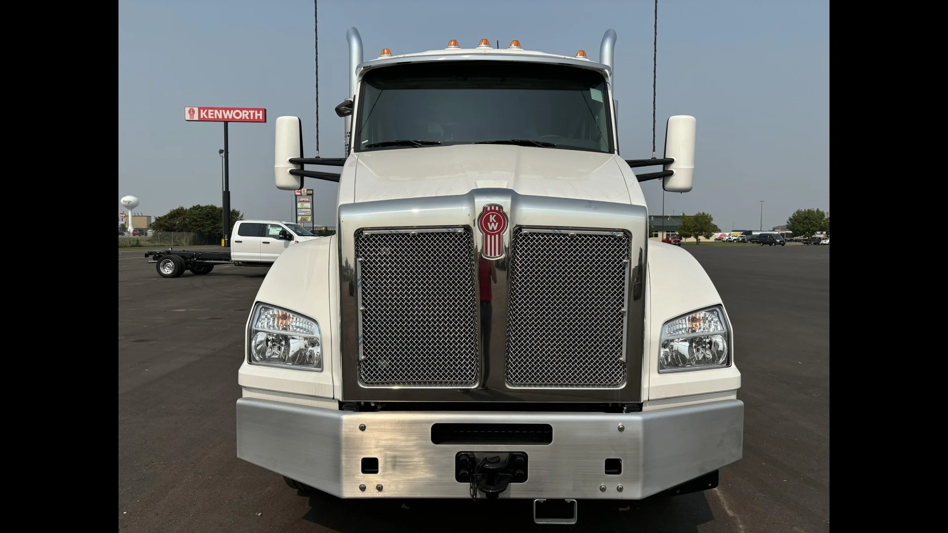 2025 Kenworth T880 in Bismarck — photo 8