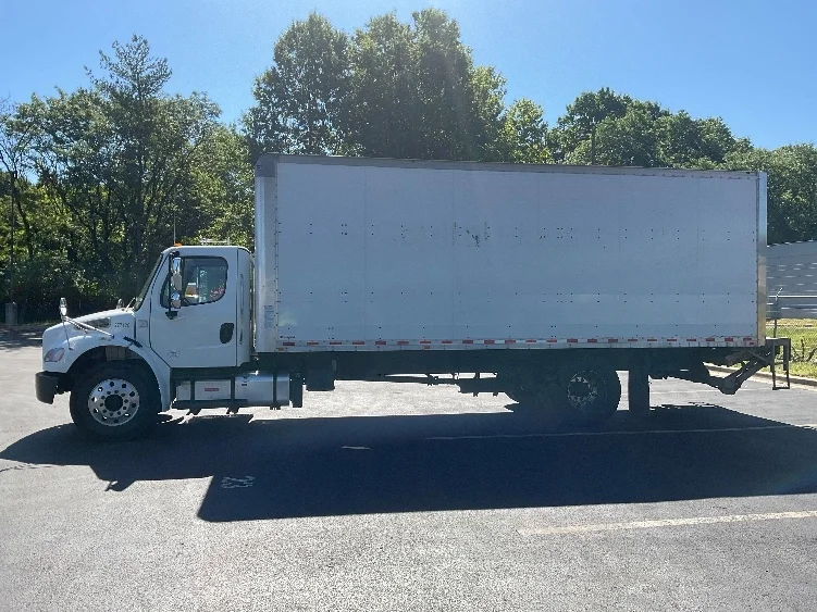 2019 Freightliner eM2 in Capitol Heights, MD — photo 4