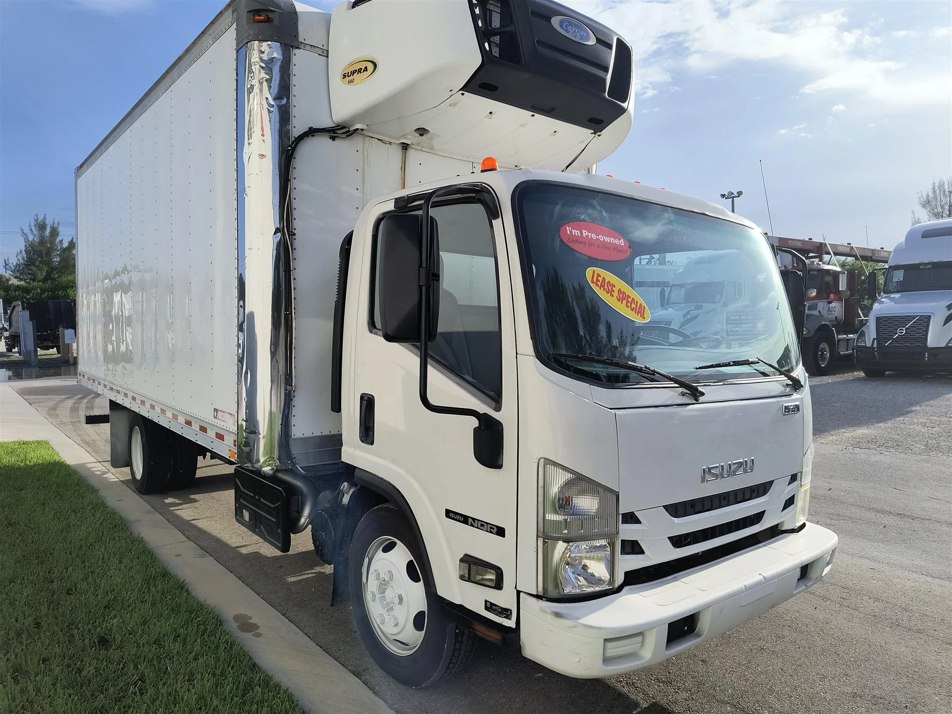2018 Isuzu NQR in Fort Lauderdale, FL — photo 2