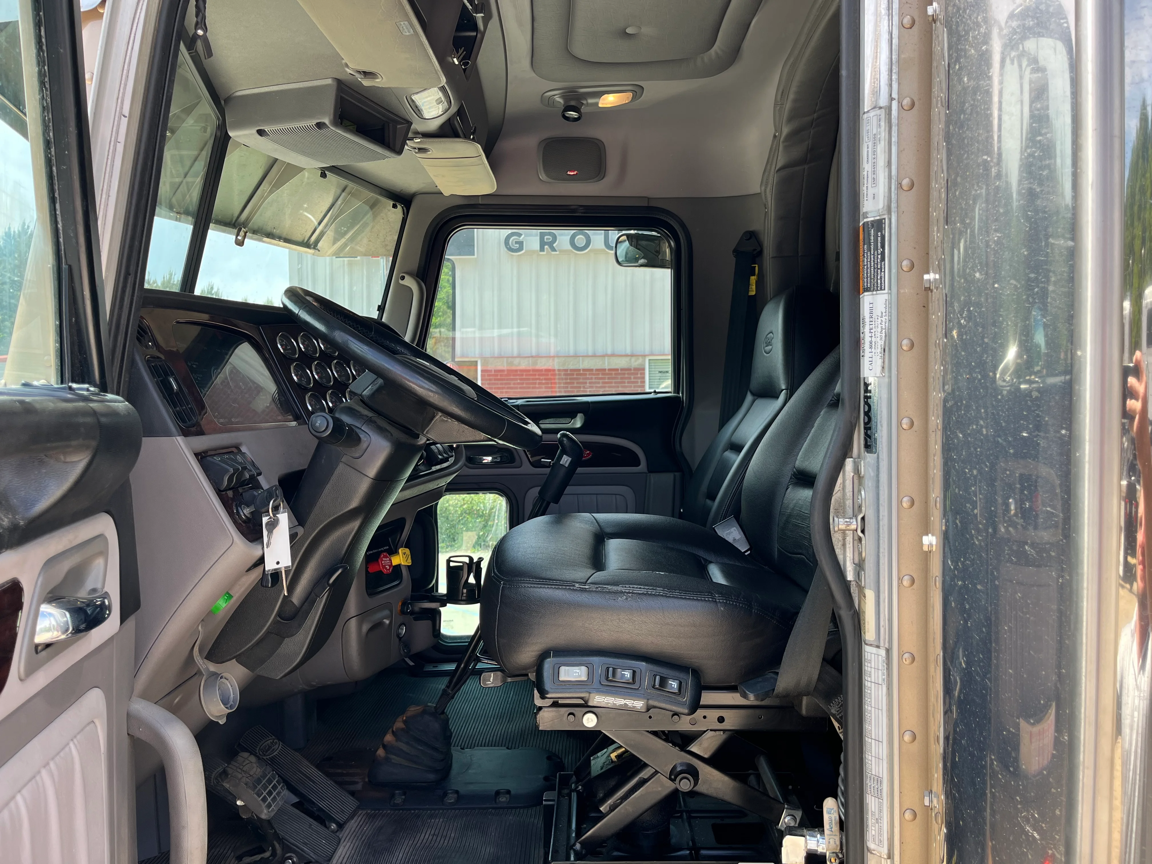 2023 Peterbilt 389 in Hattiesburg, MS — photo 9