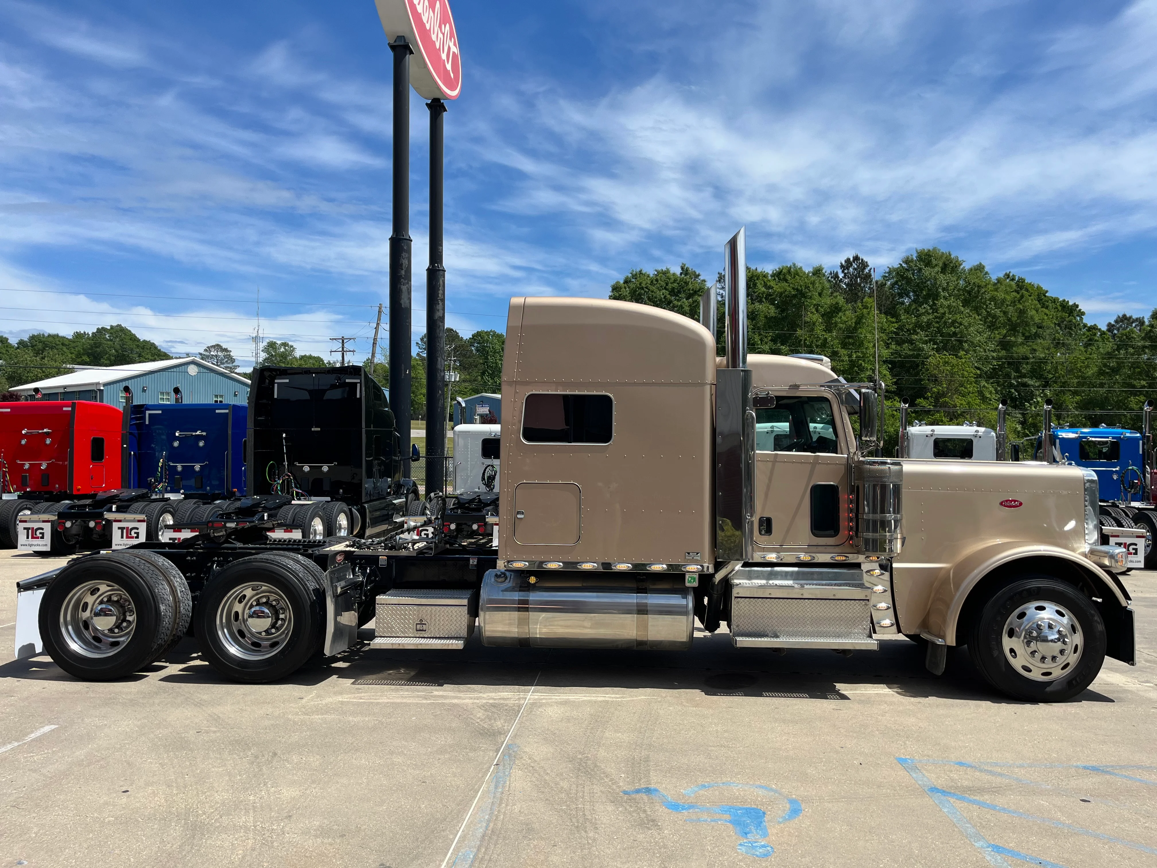 2023 Peterbilt 389 in Hattiesburg, MS — photo 6