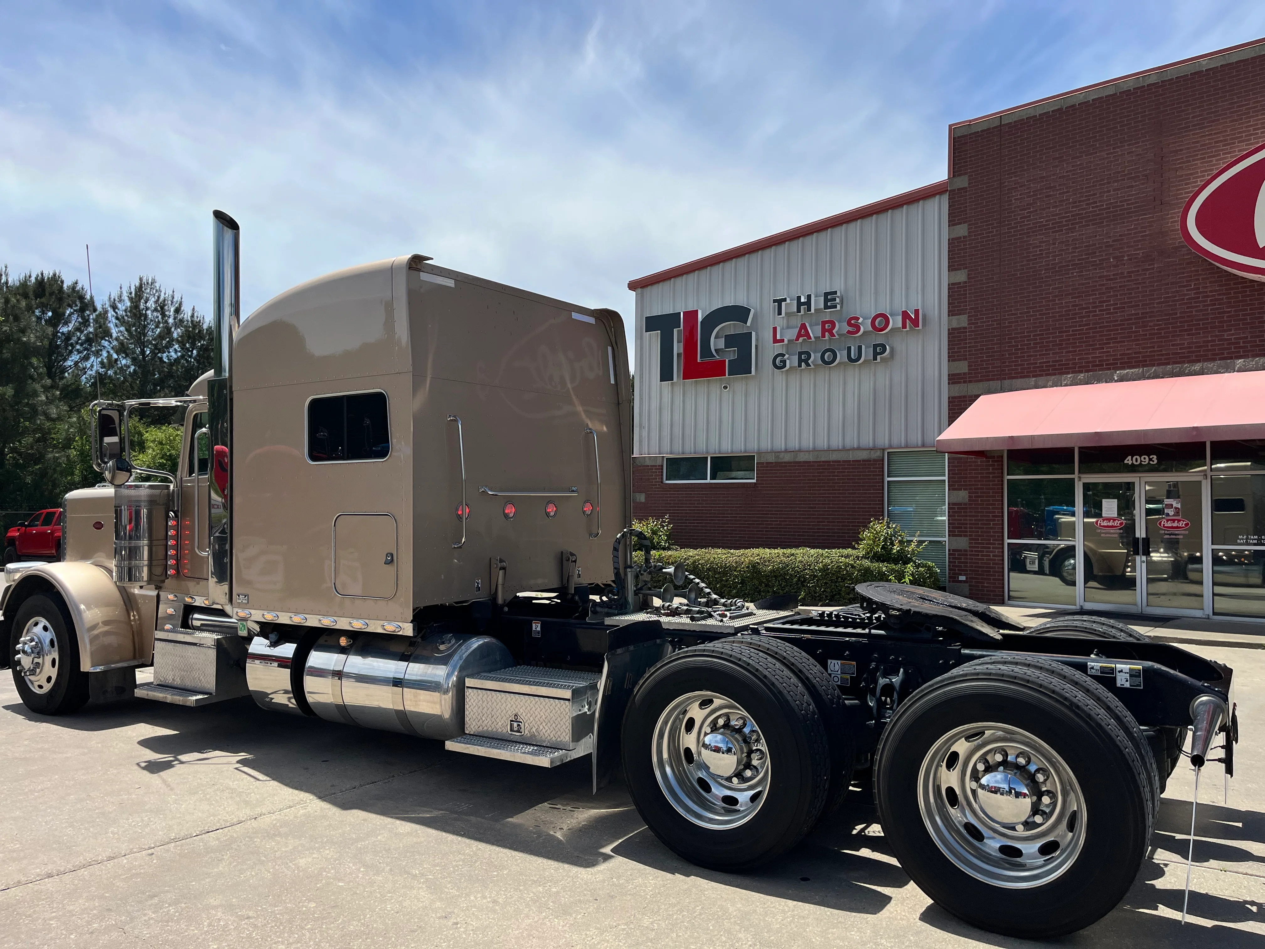 2023 Peterbilt 389 in Hattiesburg, MS — photo 3