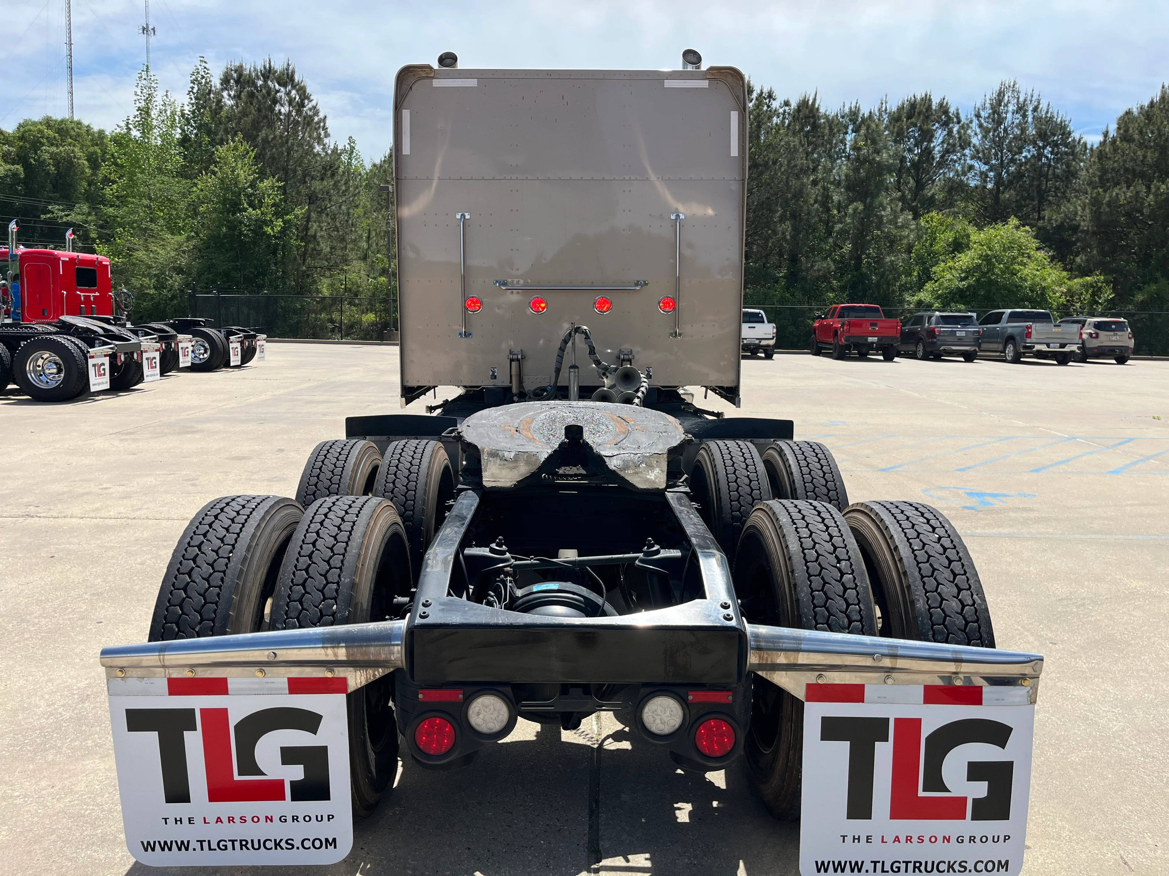 2023 Peterbilt 389 in Hattiesburg, MS — photo 4