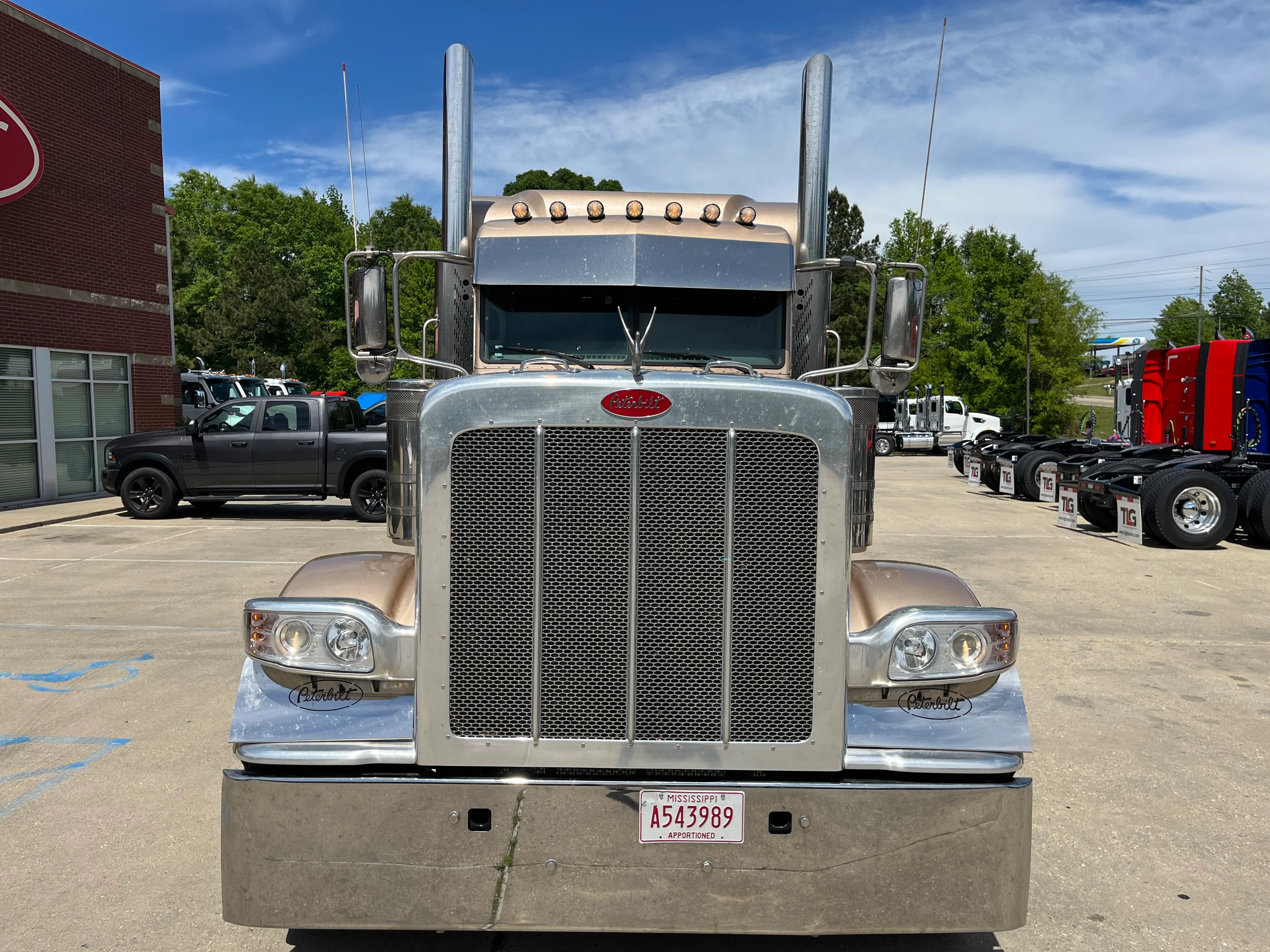 2023 Peterbilt 389 in Hattiesburg, MS — photo 8