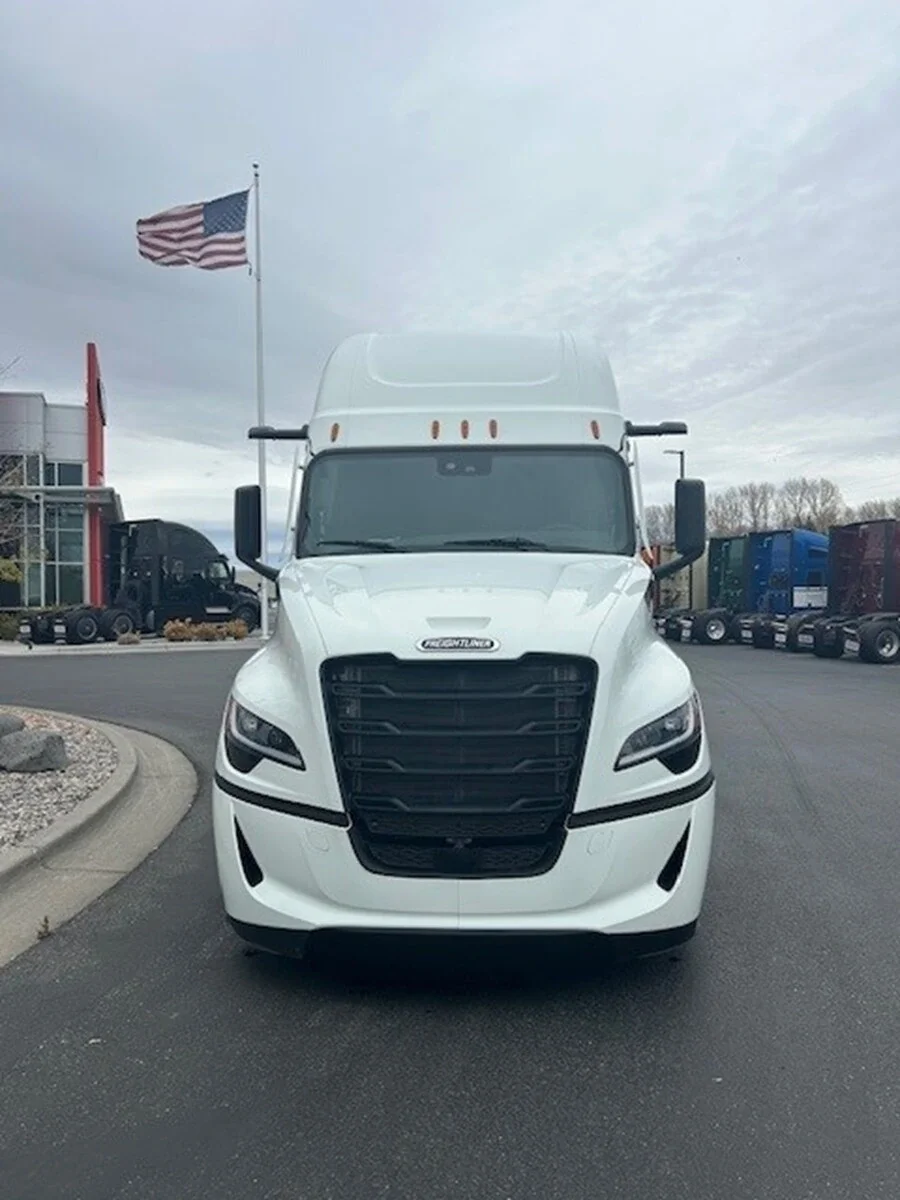 2026 Freightliner Cascadia - image 2