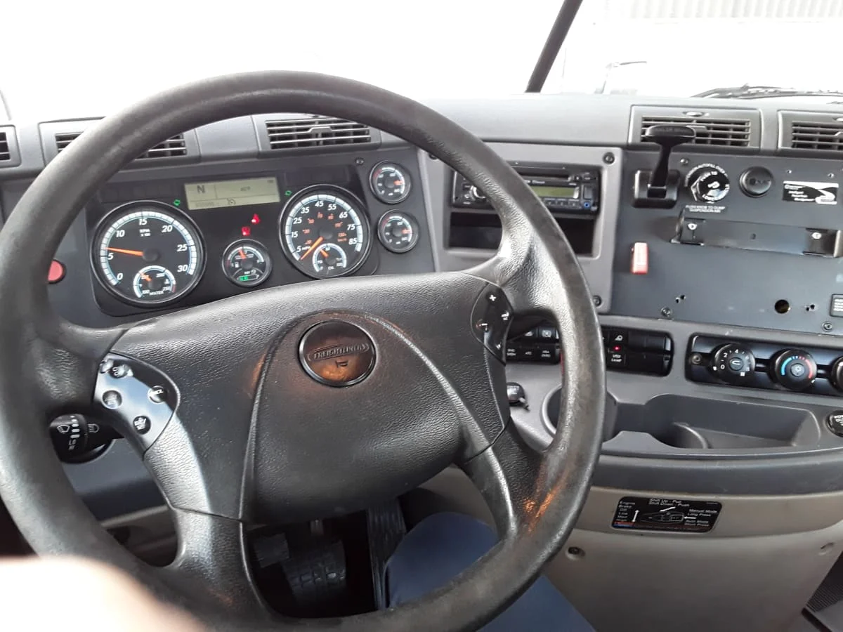 2017 Freightliner Cascadia - image 7