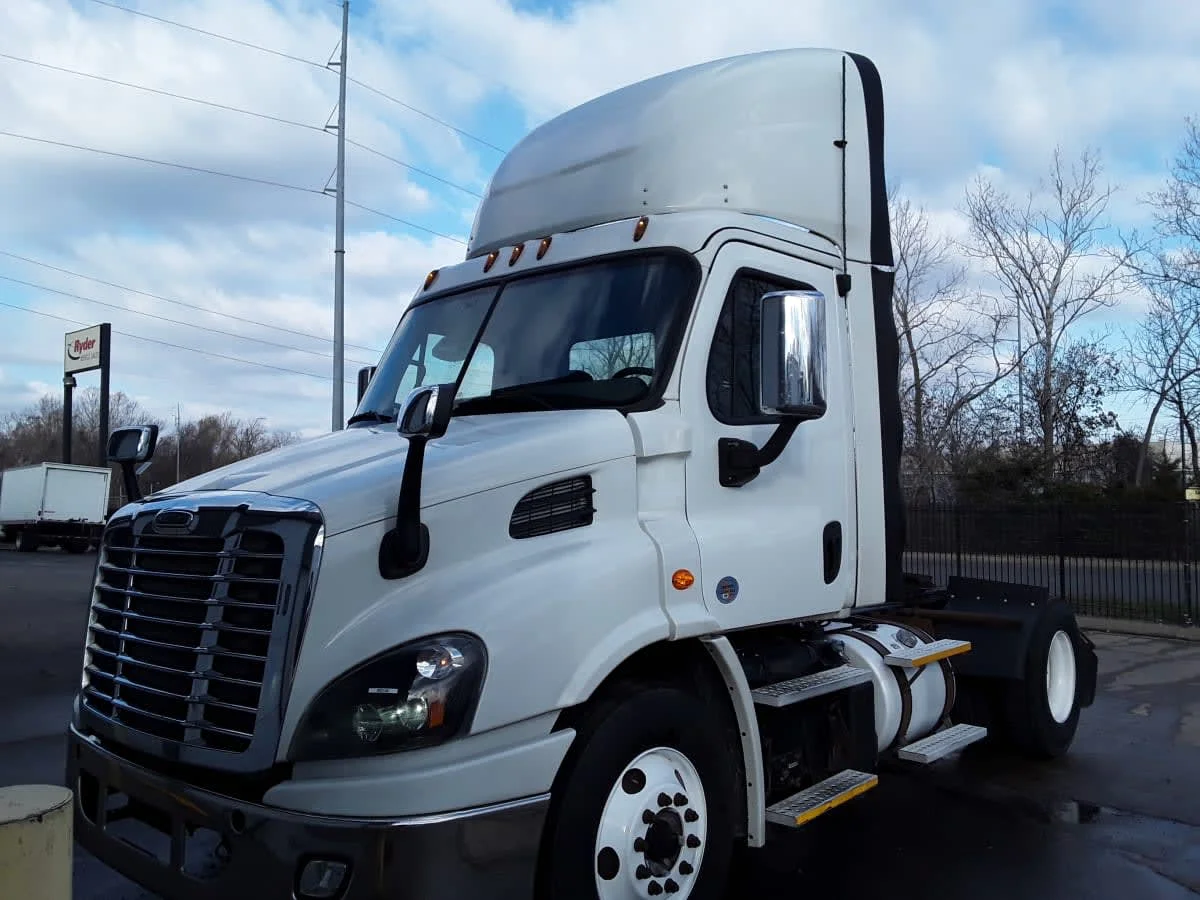2017 Freightliner Cascadia in Kansas City, MO