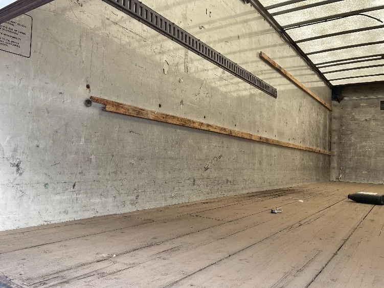 2007 International 4300 - image 5