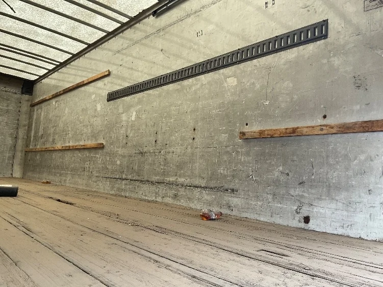 2007 International 4300 - image 6