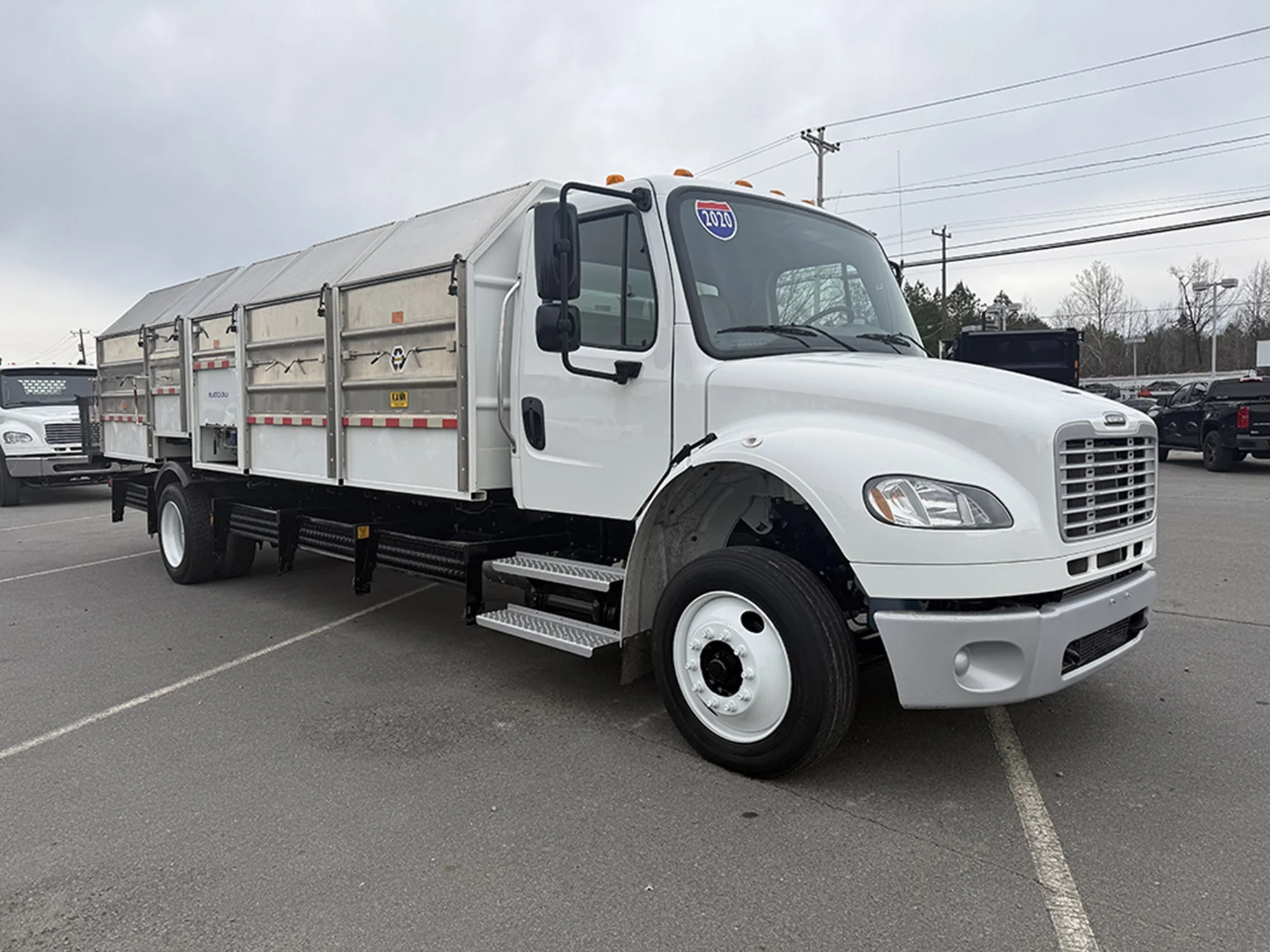2020 Freightliner M2 106 — photo 2