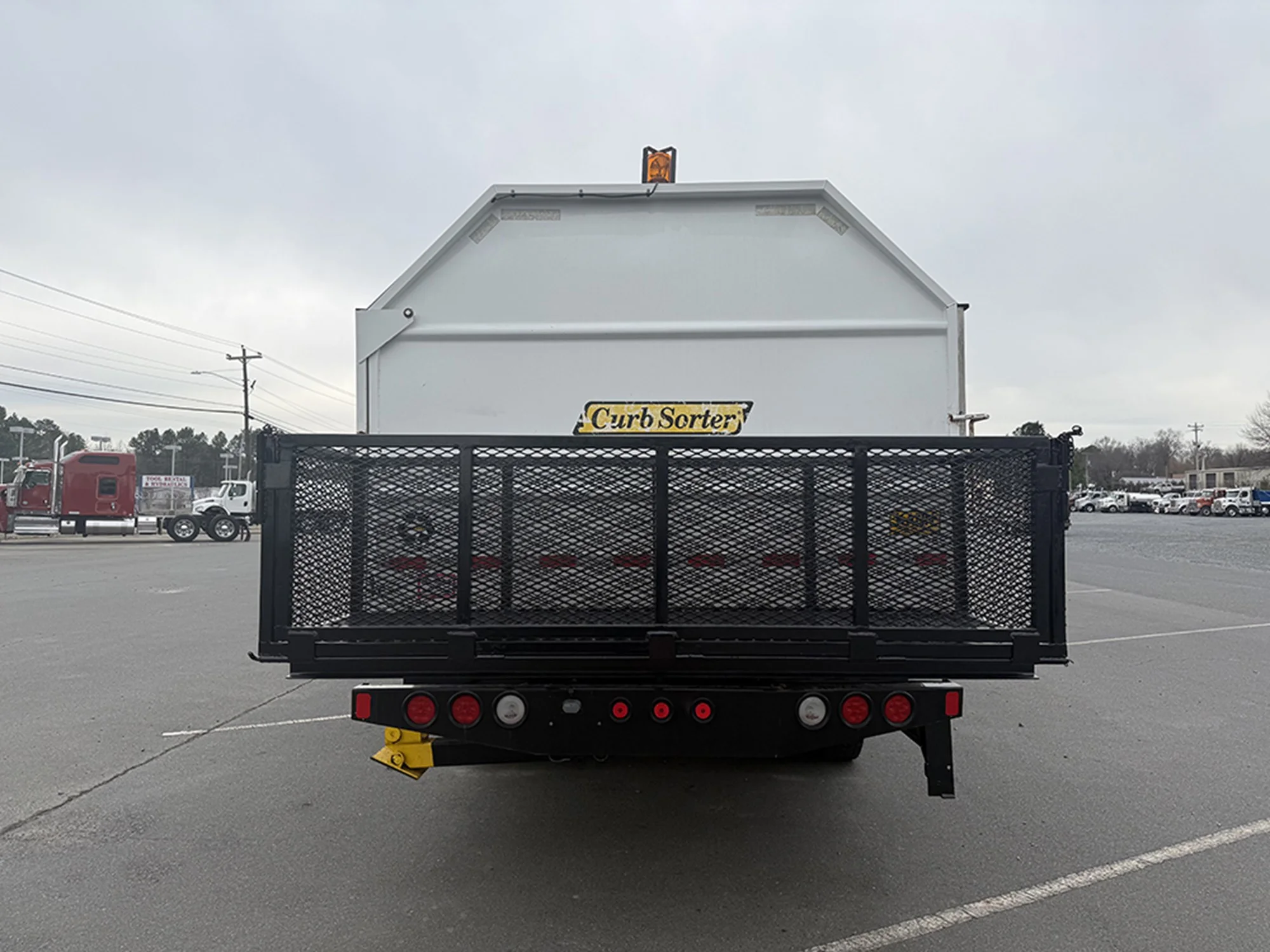 2020 Freightliner M2 106 — photo 5
