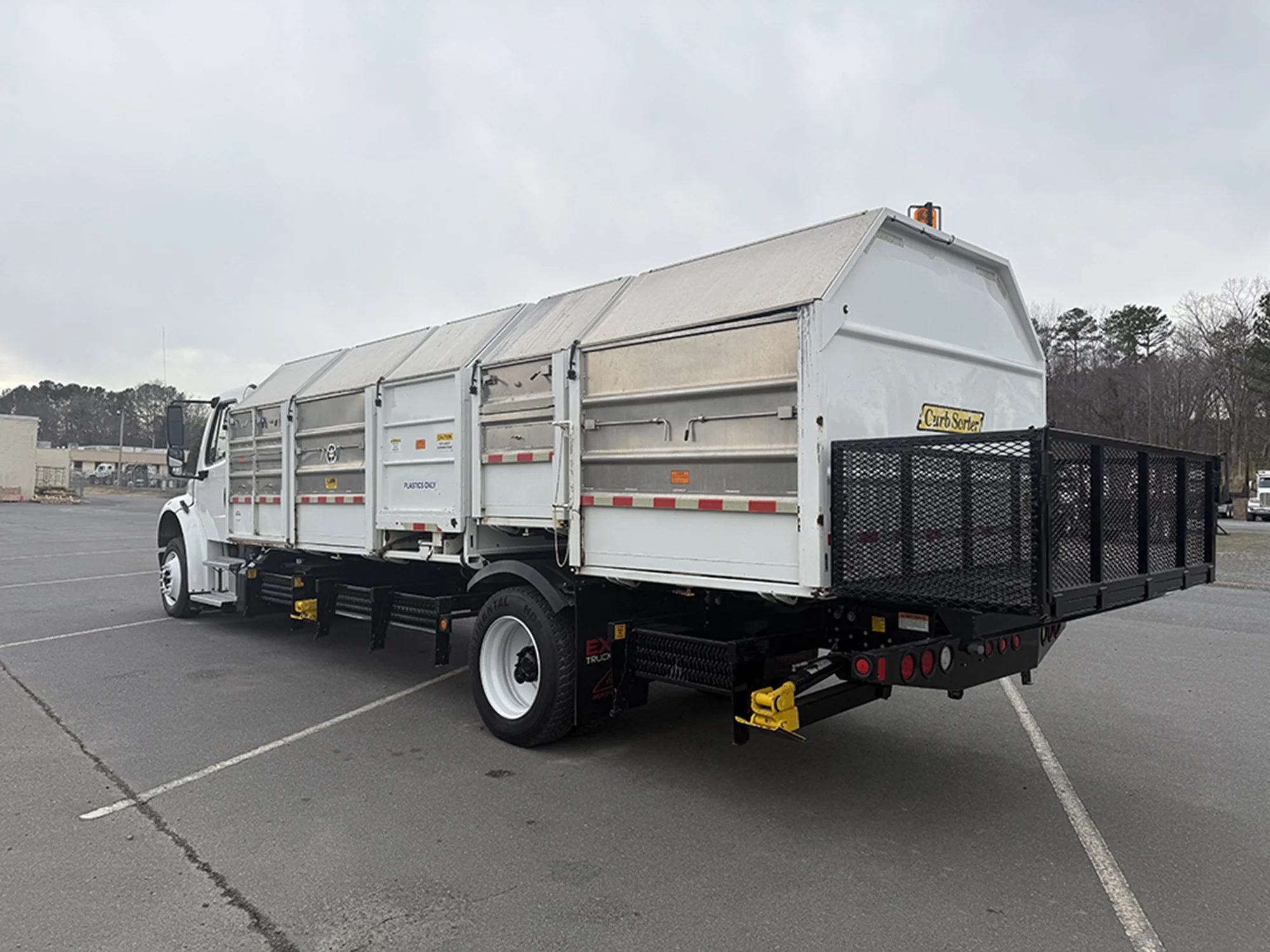 2020 Freightliner M2 106 — photo 6