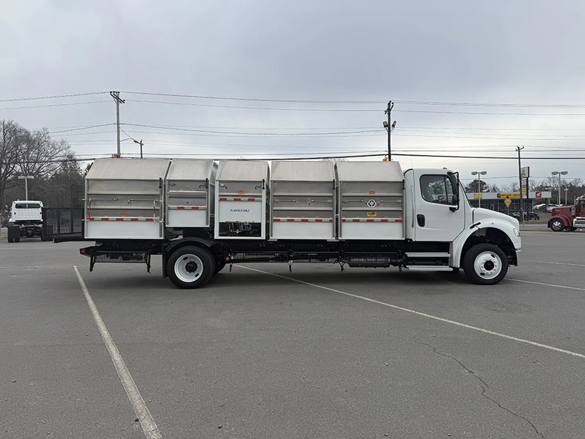 2020 Freightliner M2 106 — photo 3