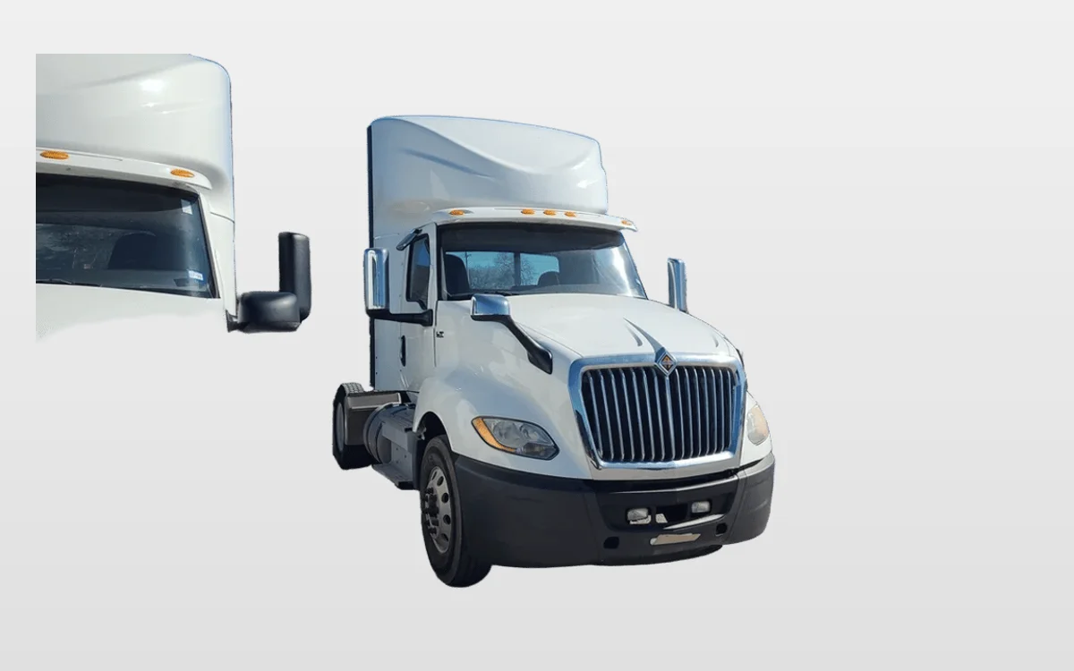 2018 International LT - image 1