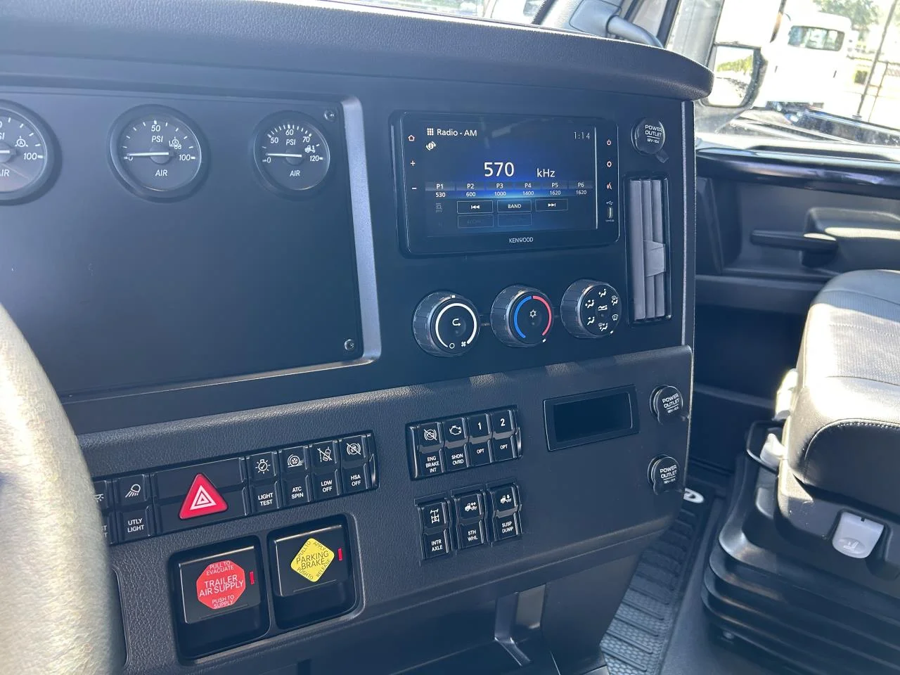 2027 Freightliner Cascadia in Albany, OR — photo 10