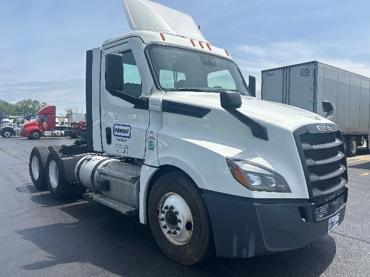 2021 Freightliner Cascadia in Rothschild, WI