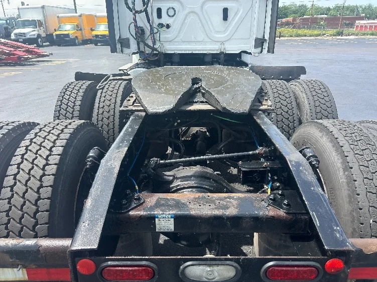 2021 Freightliner Cascadia in Rothschild, WI — photo 6