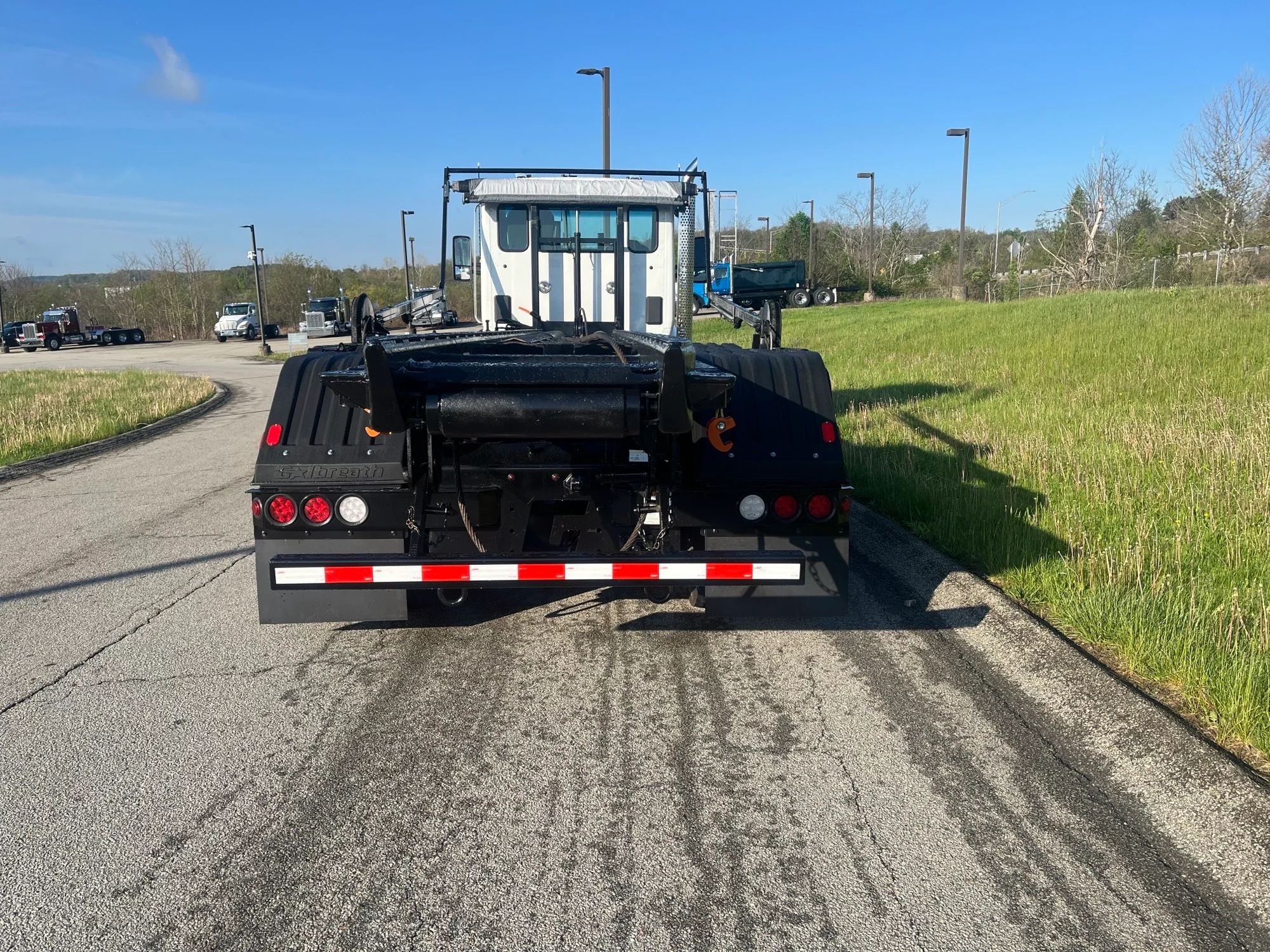 2024 Kenworth T880 - image 3