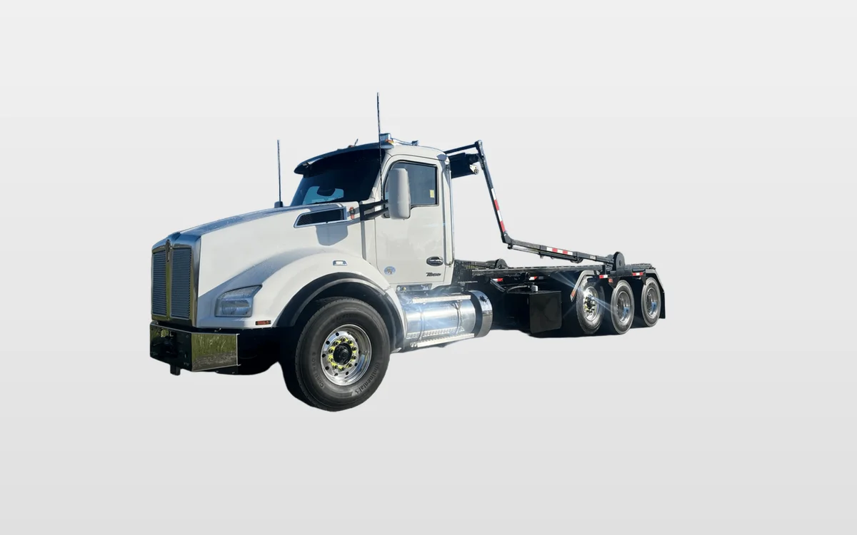 2024 Kenworth T880 - image 1
