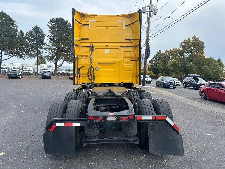 2022 Volvo VNL 760 - image 6
