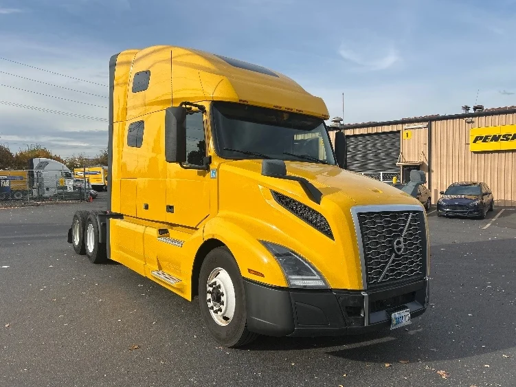2022 Volvo VNL 760 in Portland, OR