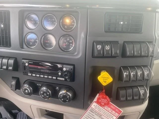 2025 Peterbilt 579 in Findlay, OH — photo 12
