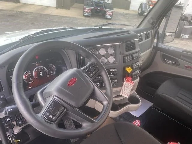 2025 Peterbilt 579 in Findlay, OH — photo 11