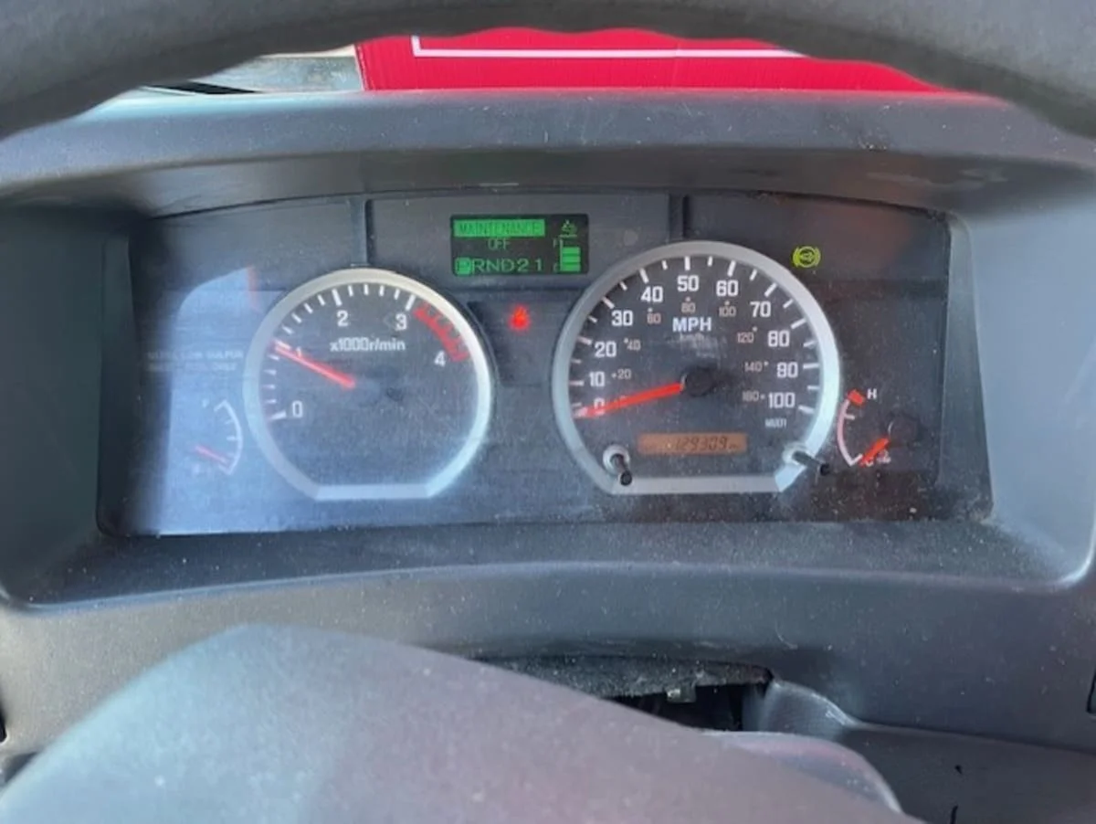 2019 Isuzu NQR in Farmingdale, NY — photo 11